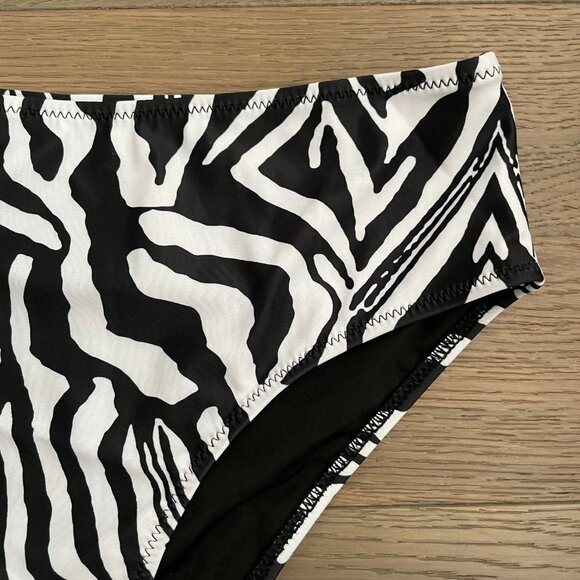 Beachsissi Zebra Print Lined Bikini Bottoms Black & White Sz S - Picture 2 of 6